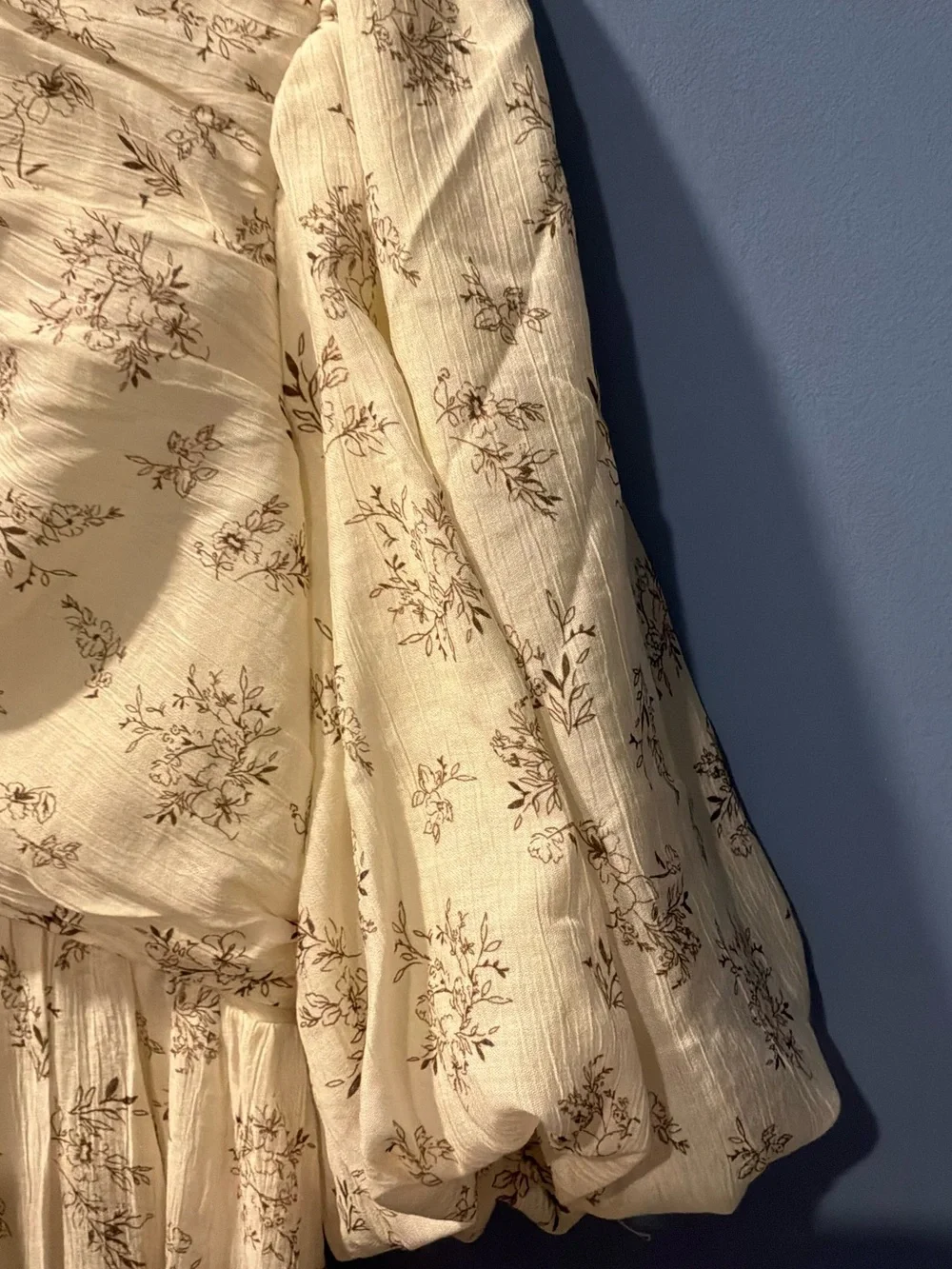 🚘LULU’S Cream Floral Maxi Dress with Puff Sleeves - Picture 4 of 7